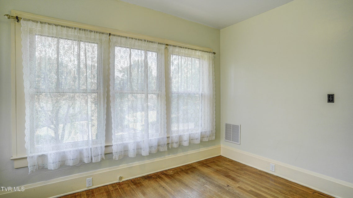 Photo #32: 704 Reynolds Street