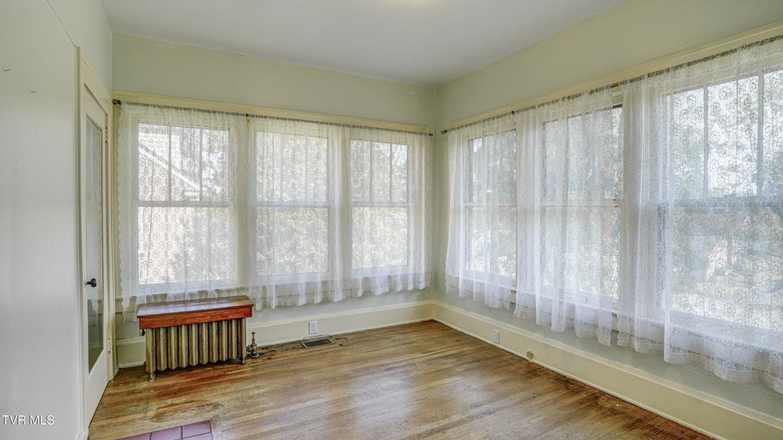 Photo #33: 704 Reynolds Street