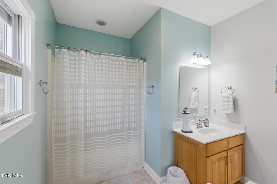 Photo #38: 410 Lakeview Street