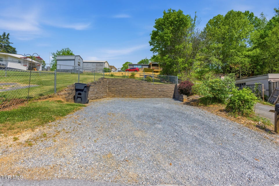 Photo #85: 410 Lakeview Street
