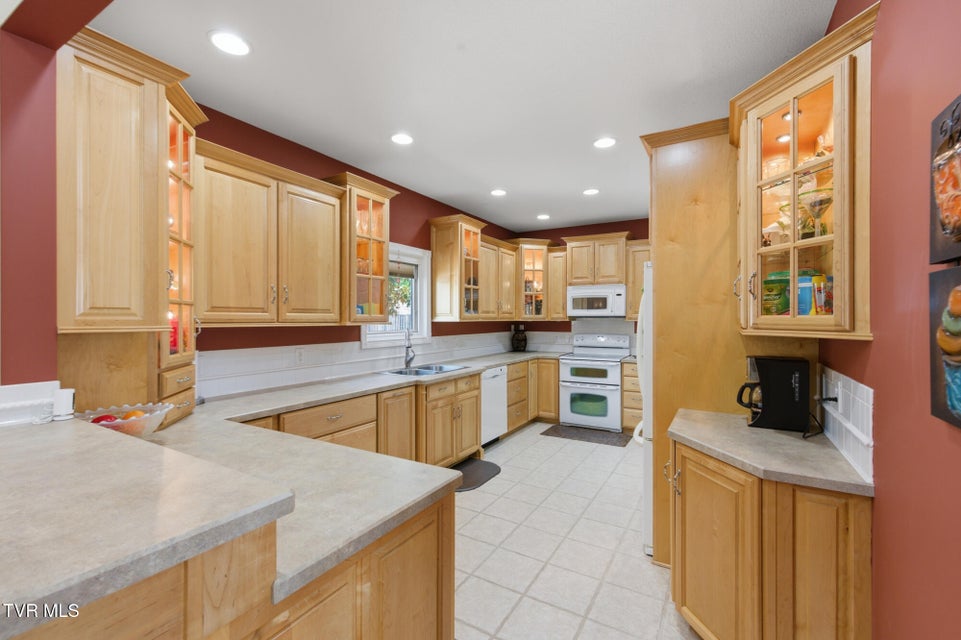 Photo #18: 410 Lakeview Street