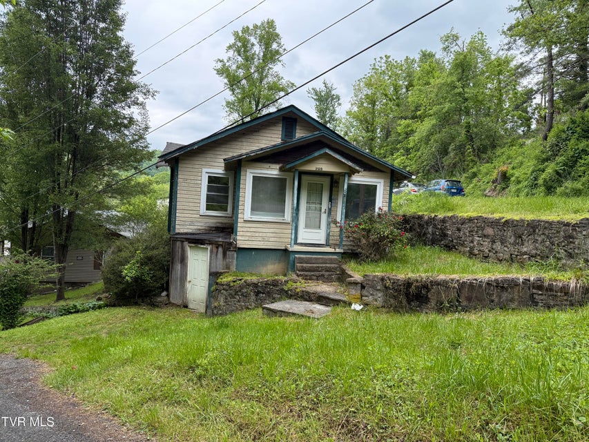 Photo #2: 705 Blondell Avenue