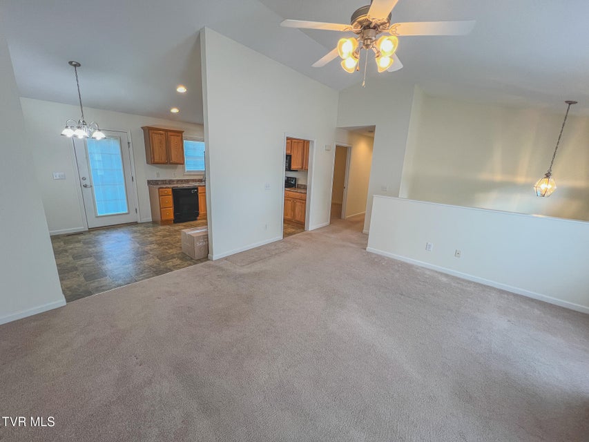 Photo #4: 612 Willow Court