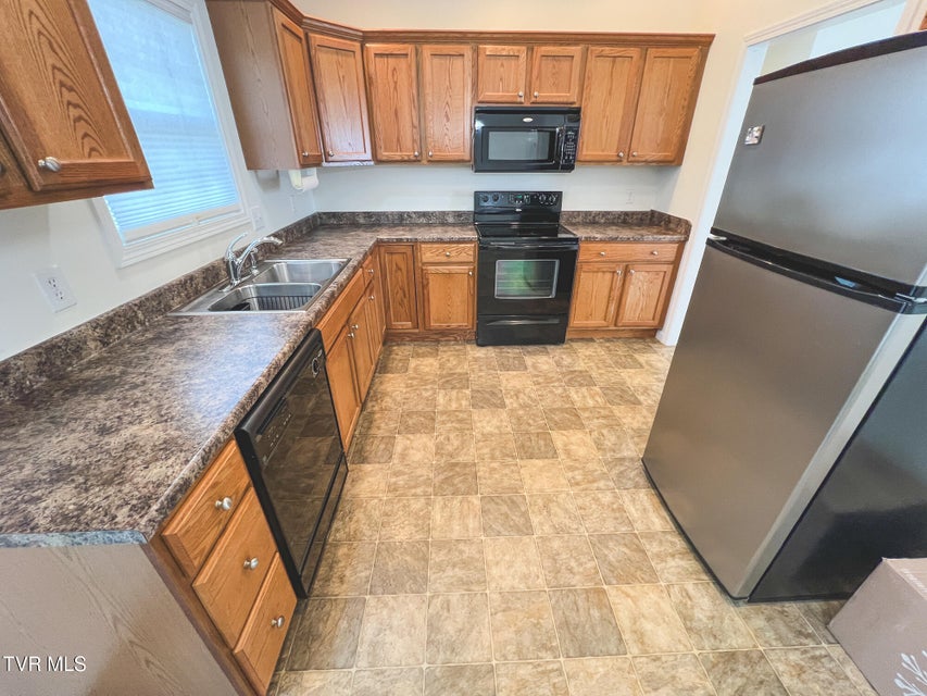 Photo #6: 612 Willow Court