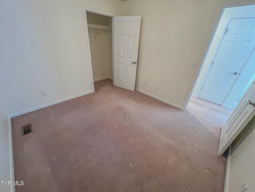 Photo #10: 612 Willow Court
