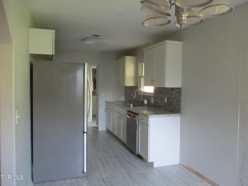 Photo #4: 300 Lakeview Circle
