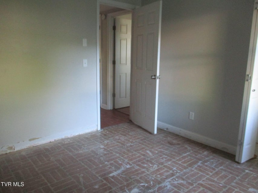 Photo #9: 300 Lakeview Circle
