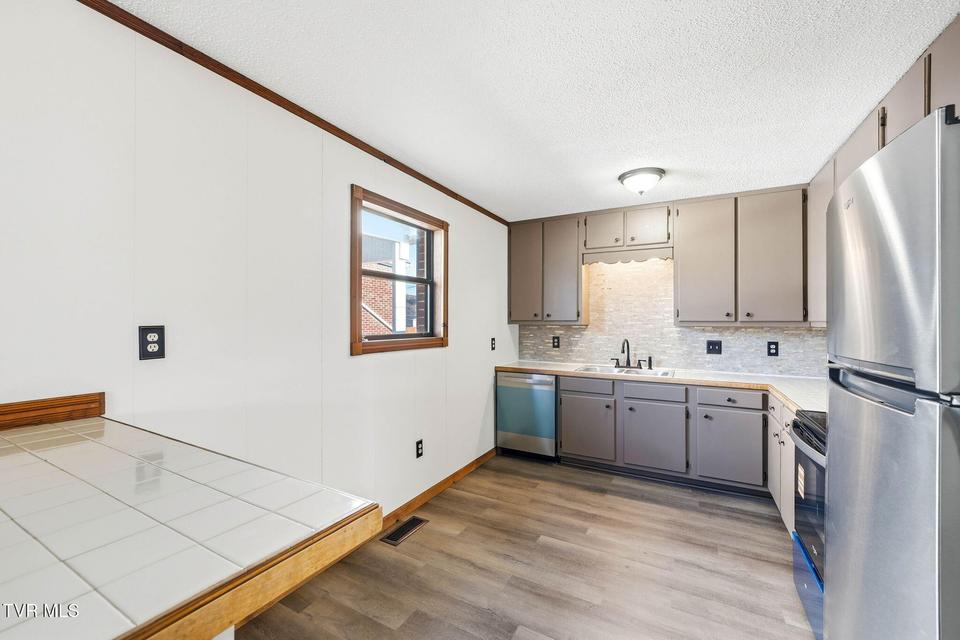 Photo #10: 1512 Fairview Avenue