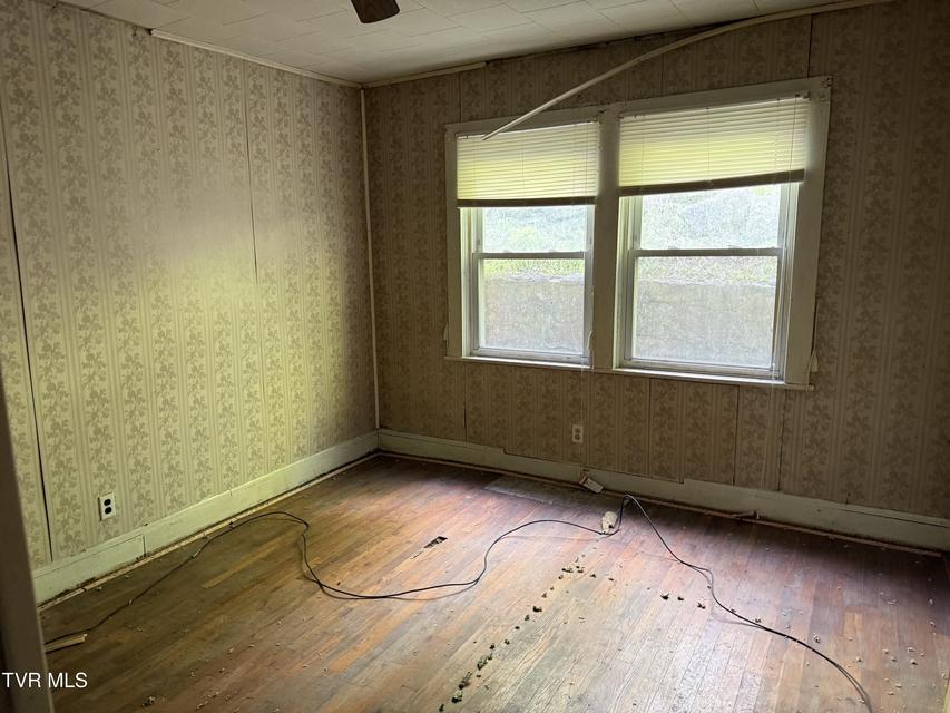 Photo #9: 705 Blondell Avenue