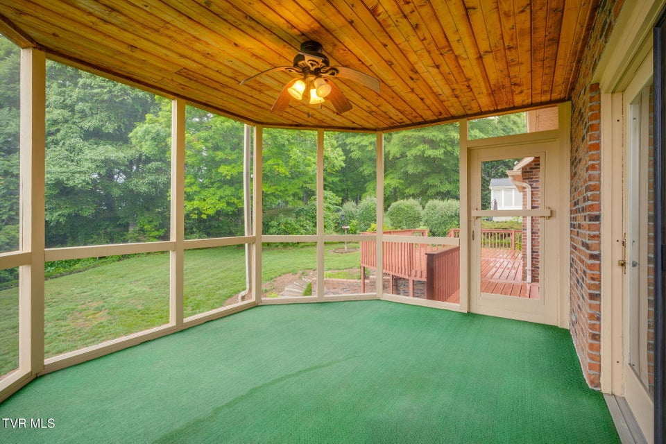 Photo #10: 3307 Victoria Court