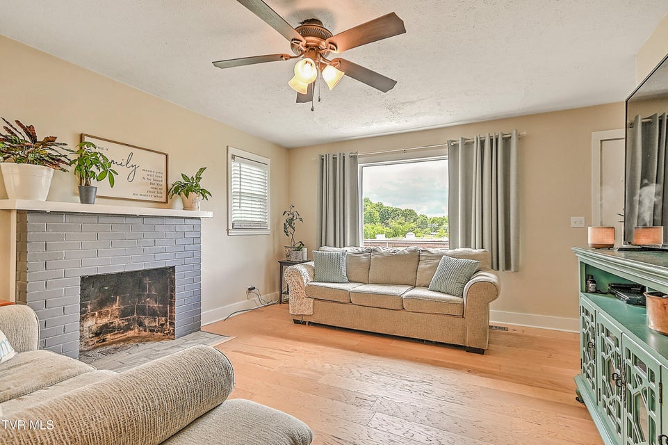 Photo #3: 189 Mullins Street