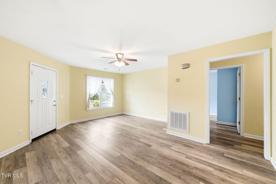 Photo #6: 2425 Lakeview Drive