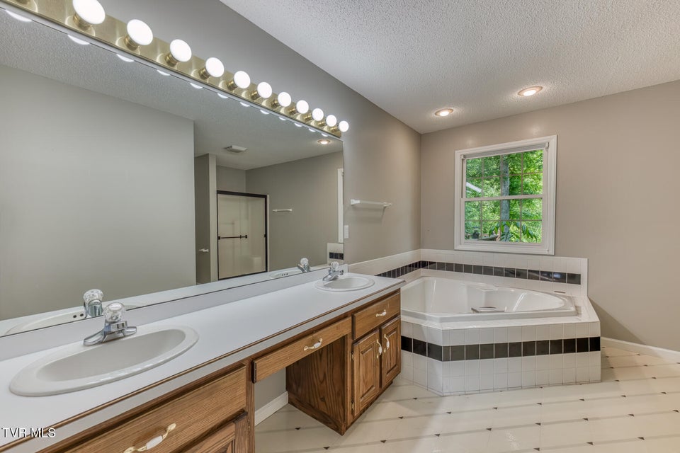 Photo #12: 120 Hillview Court