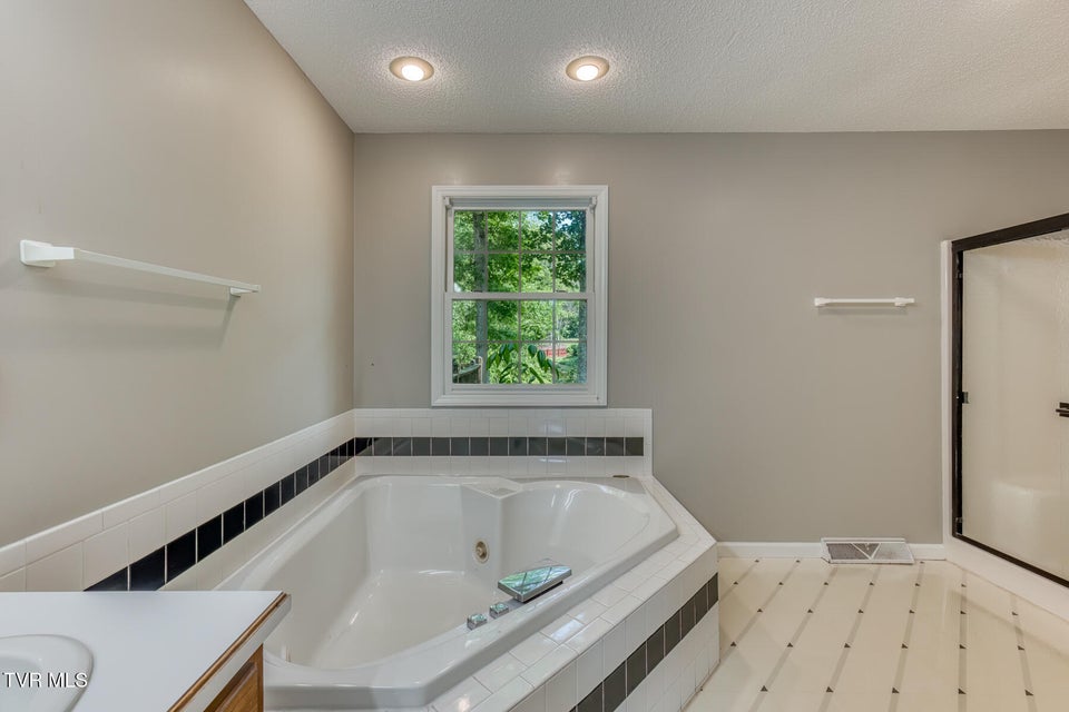 Photo #15: 120 Hillview Court