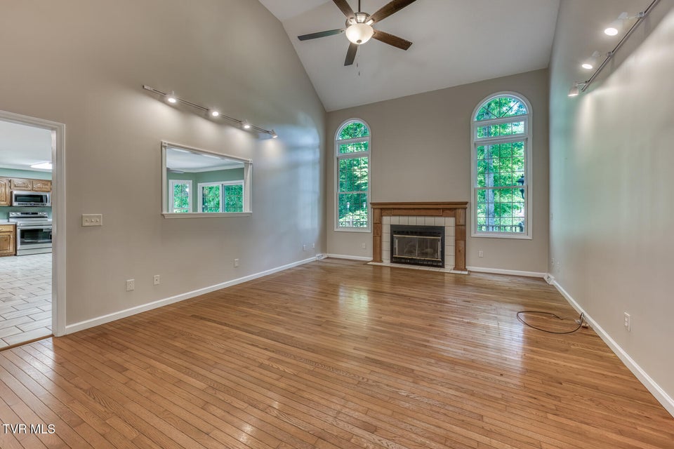 Photo #17: 120 Hillview Court