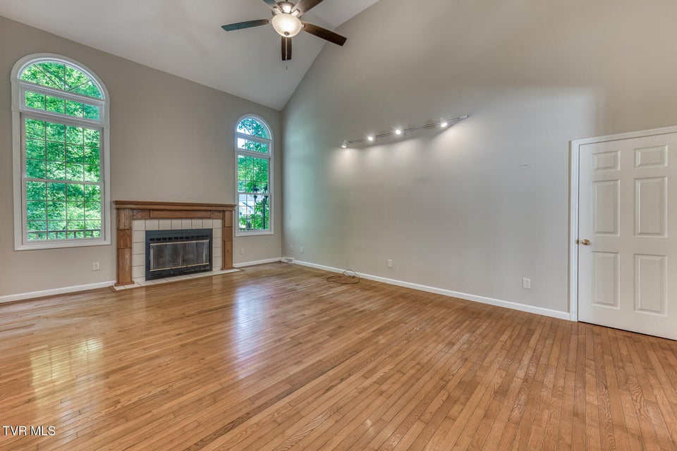 Photo #18: 120 Hillview Court