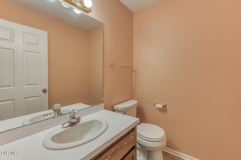 Photo #22: 120 Hillview Court