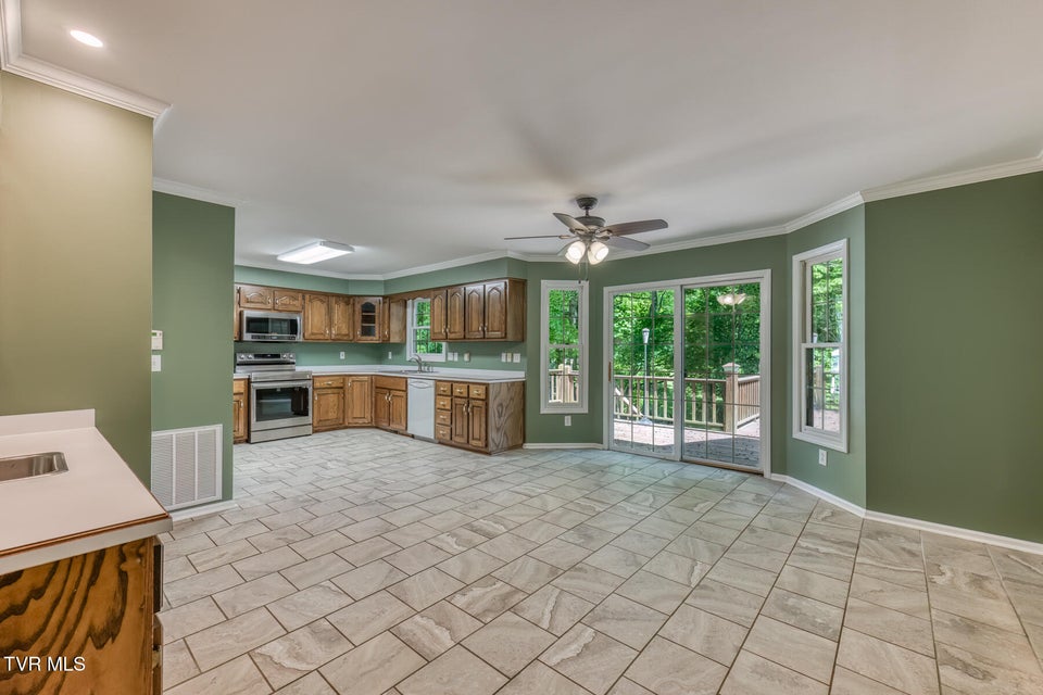 Photo #23: 120 Hillview Court
