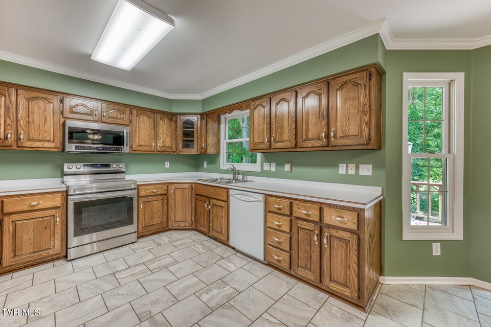 Photo #27: 120 Hillview Court
