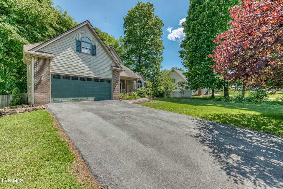 Photo #51: 120 Hillview Court