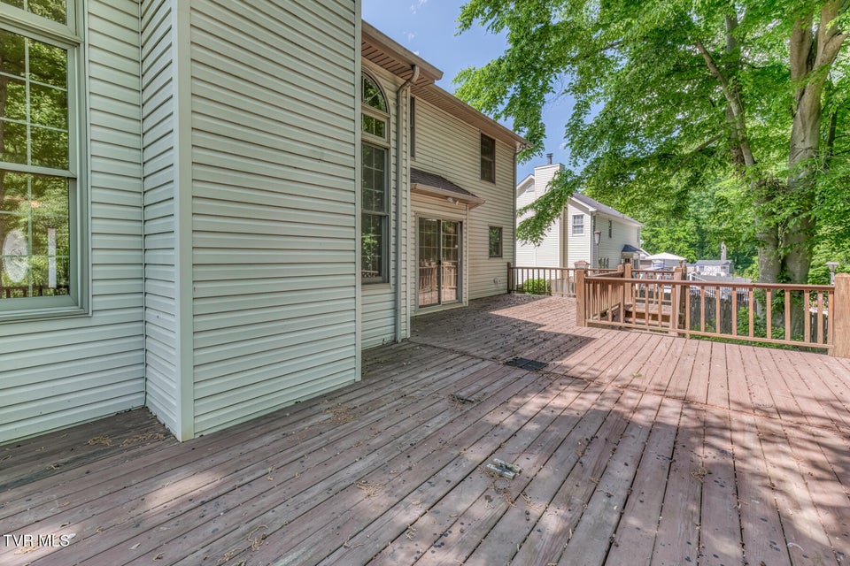 Photo #60: 120 Hillview Court