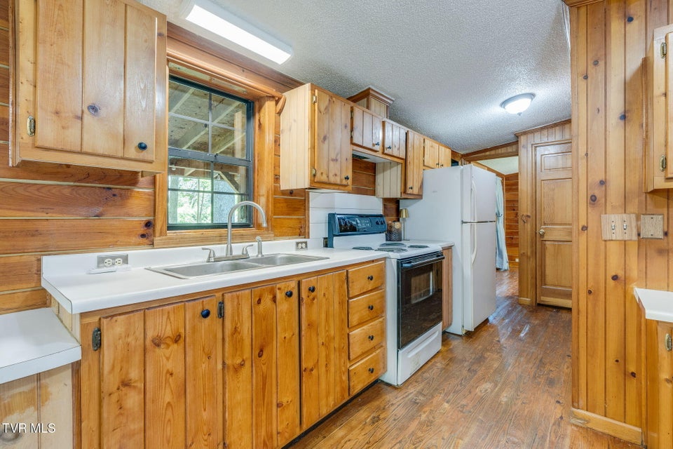 Photo #12: 497 Rockingham Road