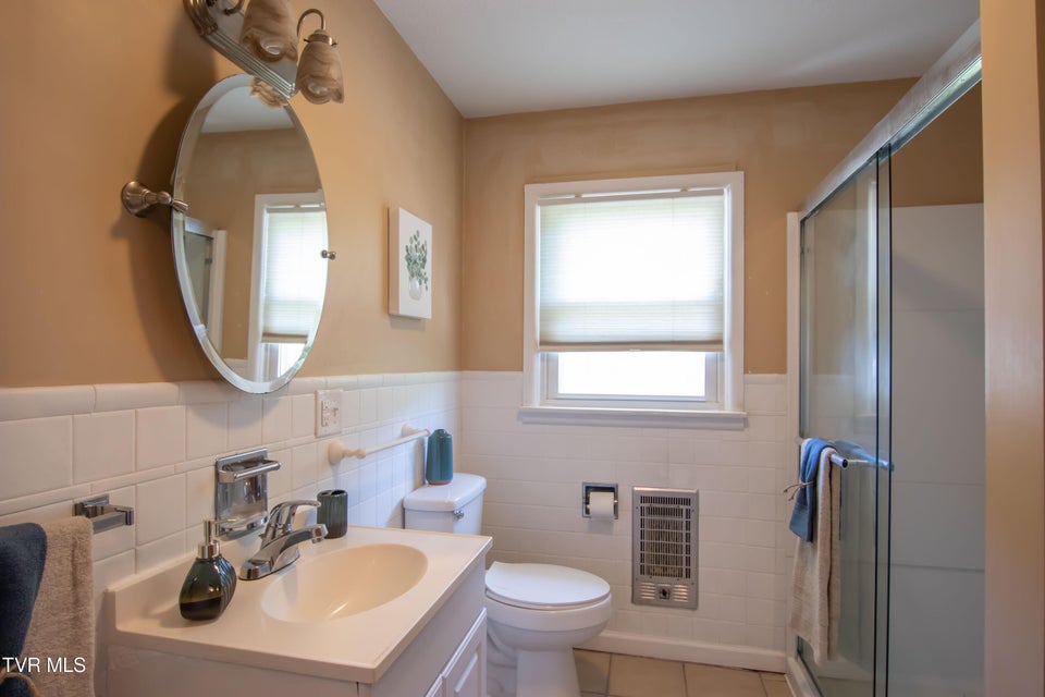 Photo #27: 1662 Carolina Avenue