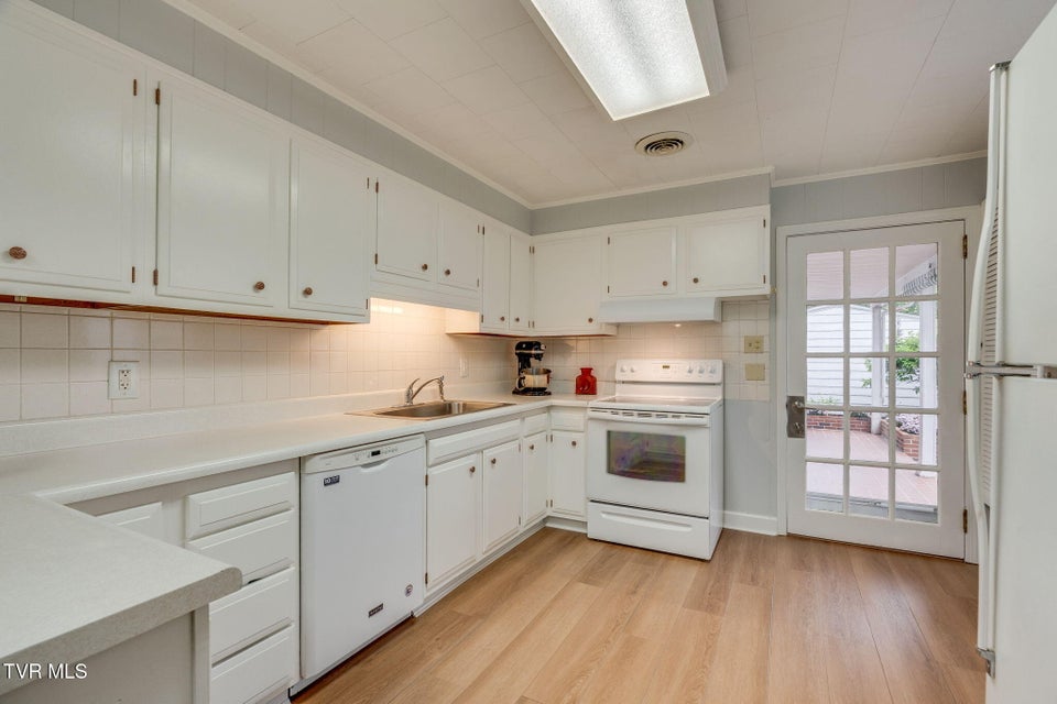 Photo #12: 706 Holston Avenue