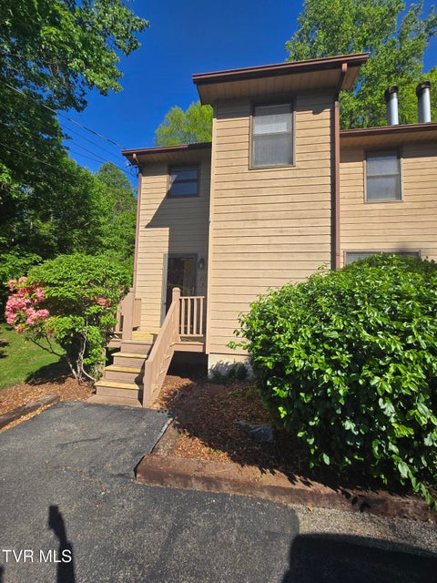 Photo #2: 215 Windridge Colony 
