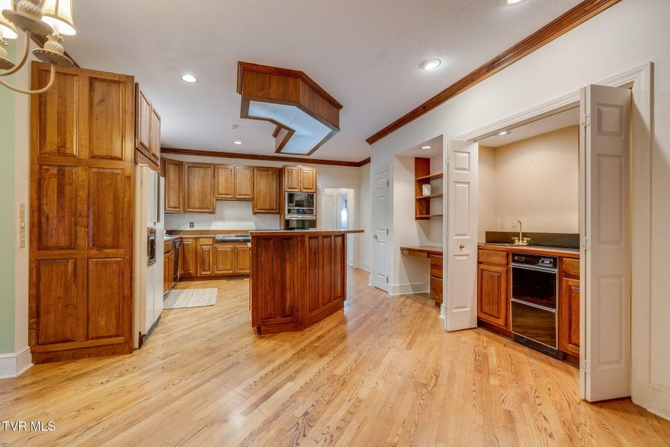 Photo #17: 1005 Huntington Court