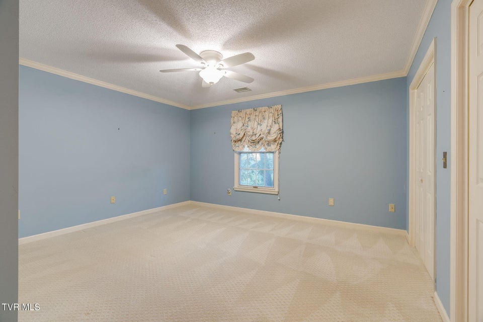 Photo #33: 1005 Huntington Court