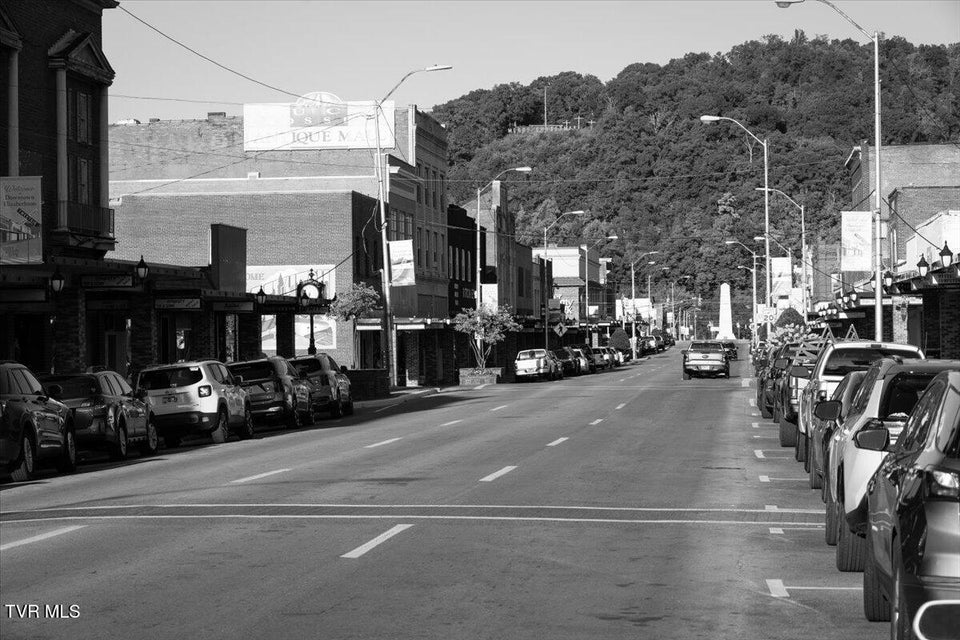 Photo #7: 537 Elk Avenue