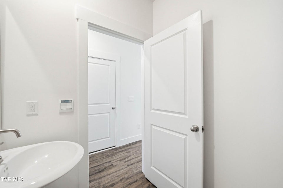 Photo #11: 1130 Wenna Way 
