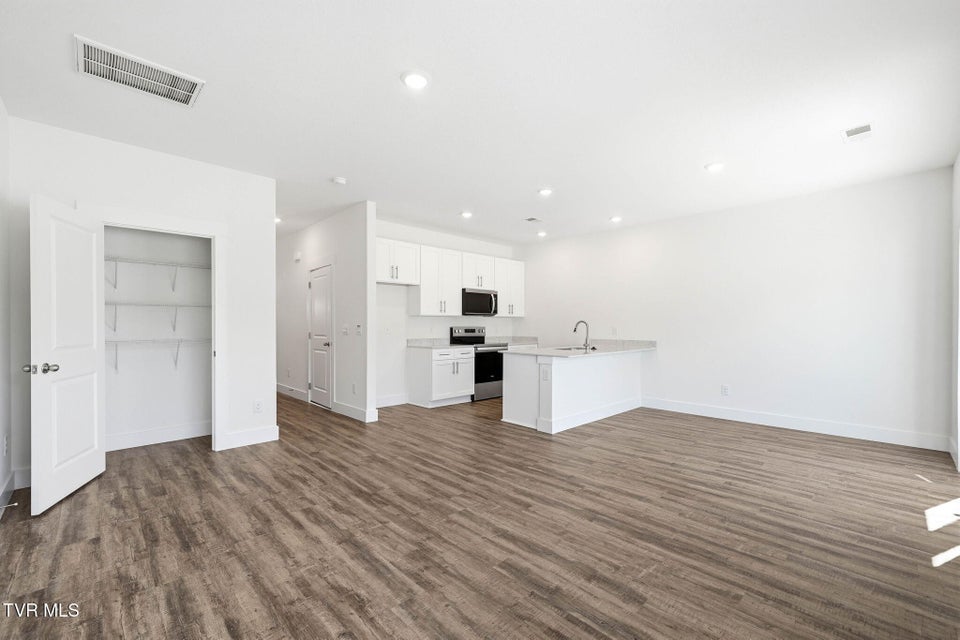 Photo #6: 1130 Wenna Way 
