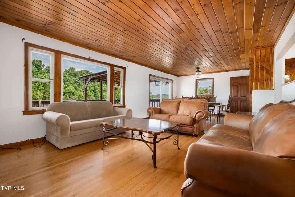 Photo #8: 248 Lakeview Drive