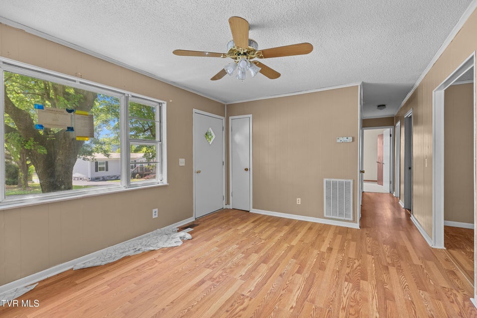 Photo #8: 215 Hillcrest 