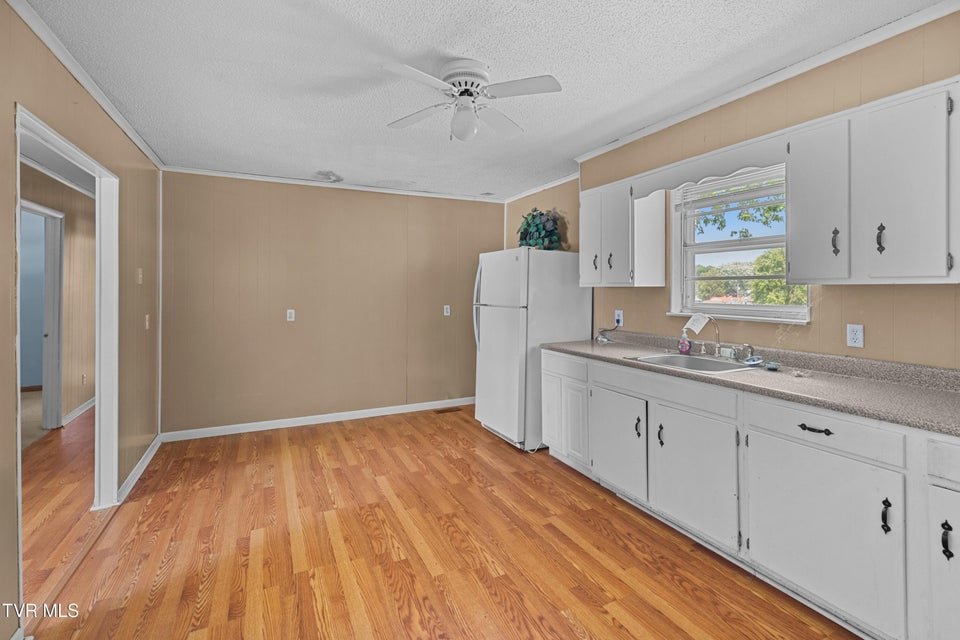 Photo #11: 215 Hillcrest 