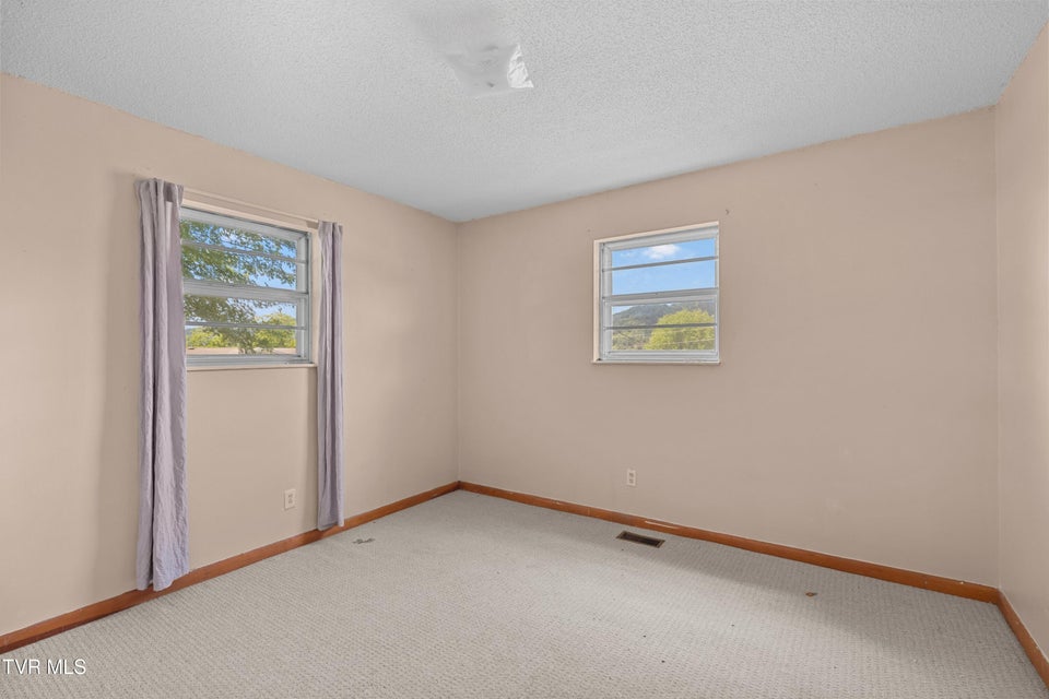 Photo #12: 215 Hillcrest 