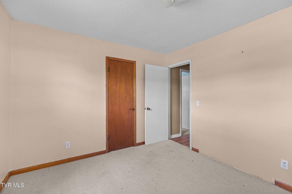 Photo #13: 215 Hillcrest 
