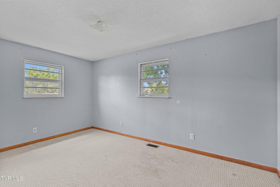 Photo #14: 215 Hillcrest 