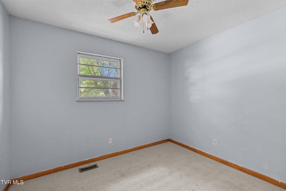 Photo #16: 215 Hillcrest 