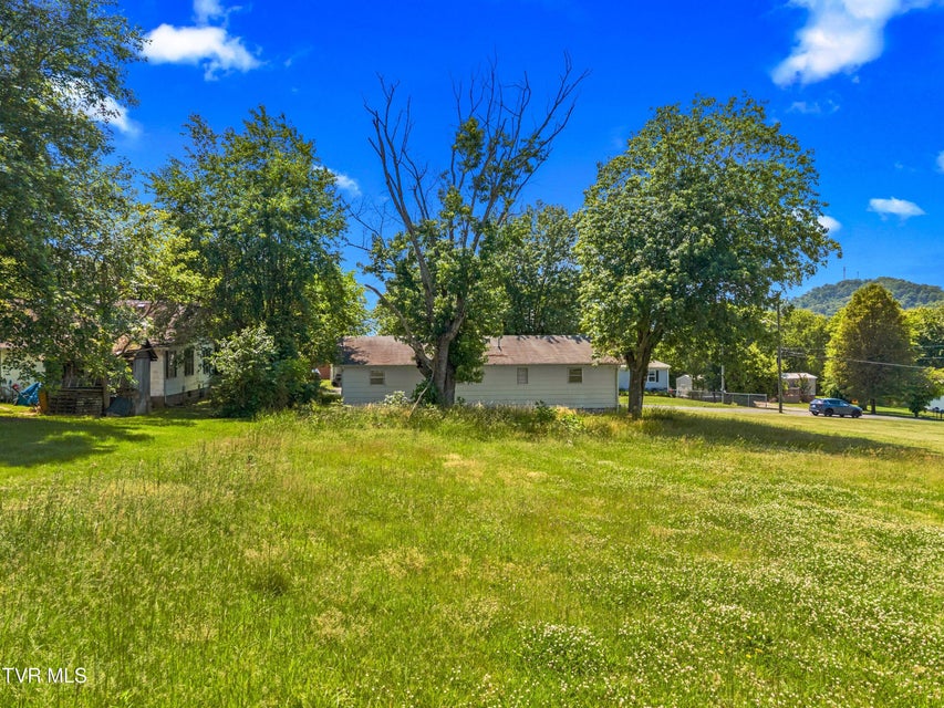 Photo #20: 215 Hillcrest 