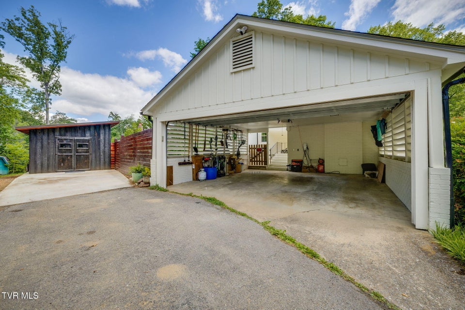 Photo #9: 911 Woodland Avenue