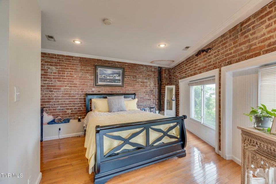 Photo #11: 308 Sullivan Street
