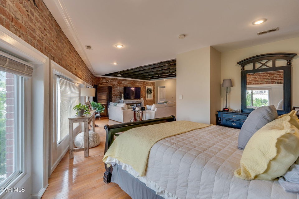Photo #12: 308 Sullivan Street