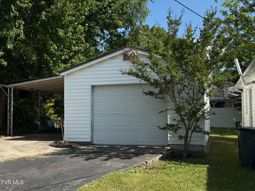 Photo #7: 708 D Street