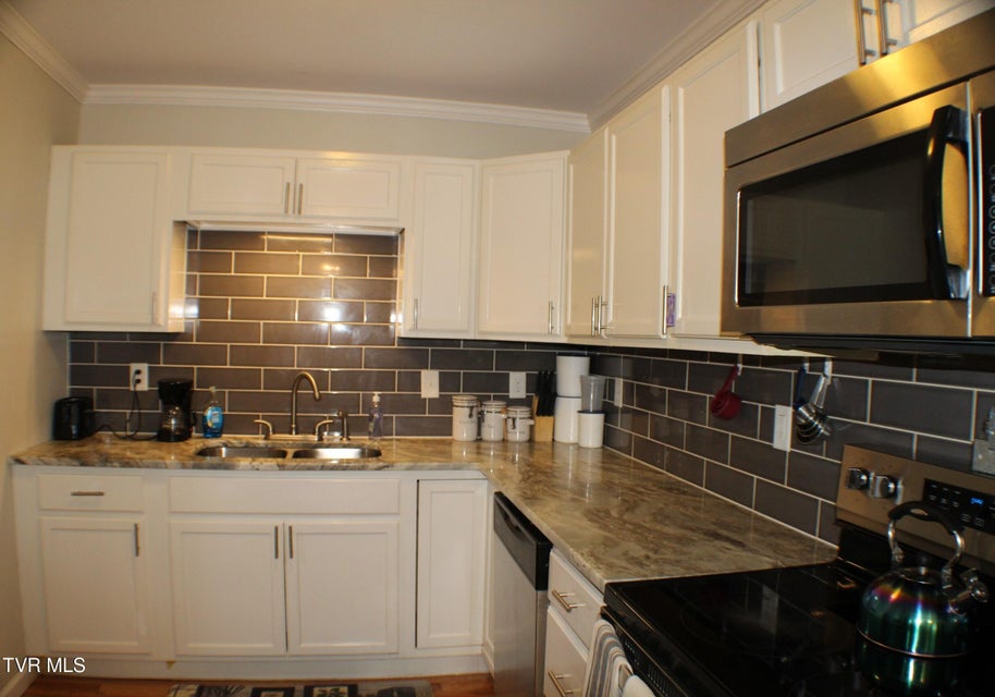 Photo #5: 2032 Sherwood Road