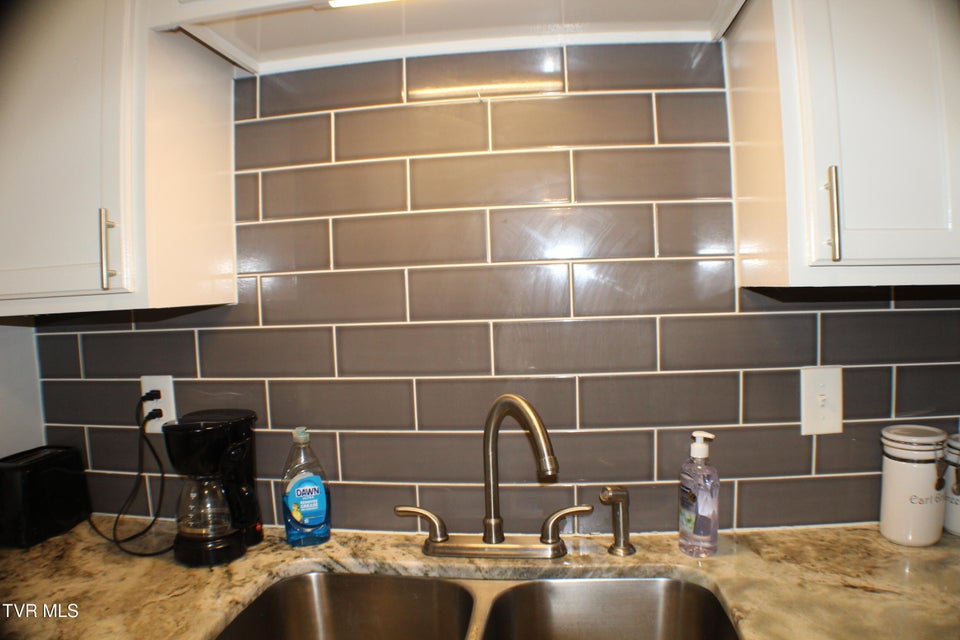 Photo #8: 2032 Sherwood Road