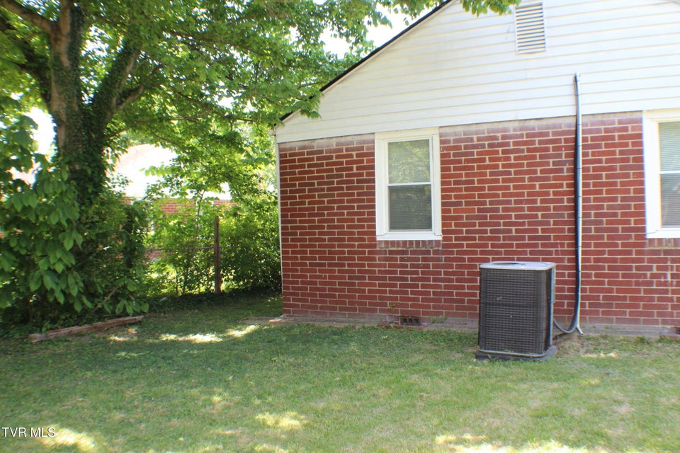 Photo #30: 2032 Sherwood Road