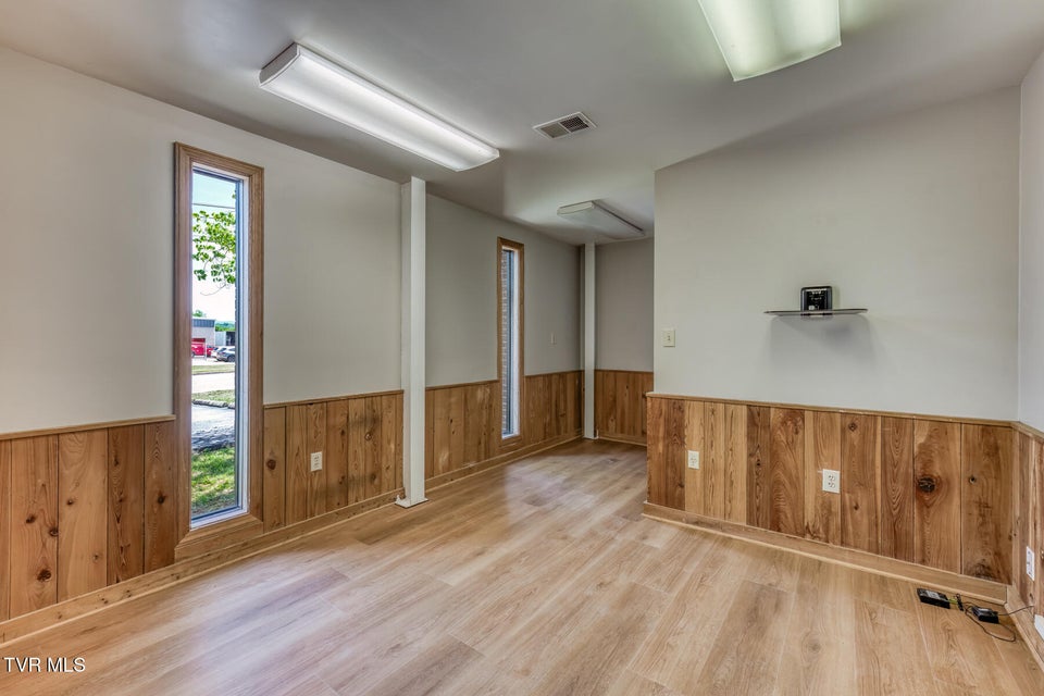 Photo #18: 309 Wesley Street